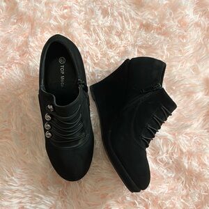 Black top motor booties